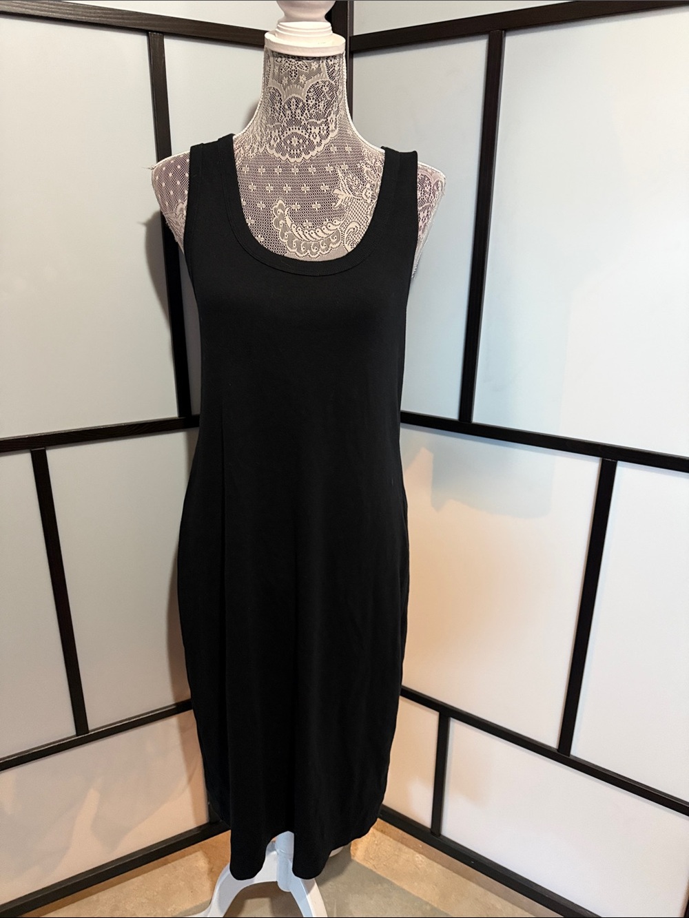 Universal Thread Black Sleeveless Scoop Neck Midi Dress